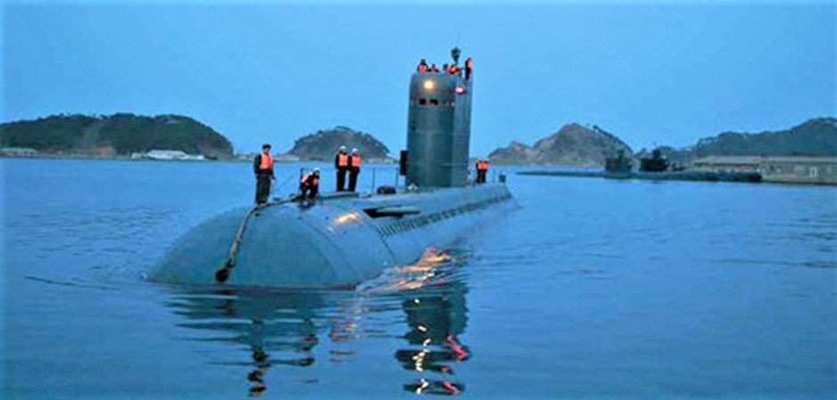 RID_Difesa's tweet photo. https://t.co/aRLDxcMhX7 #CoreaDel Nord avanza la costruzione del secondo sottomarino lanciamissili balistici classe #GORAE avanzata @ItalianNavy @MinisteroDifesa @SM_Difesa @CD_difesa @ItalyMFA @CD_esteri https://t.co/Rlc0Uv7wCx