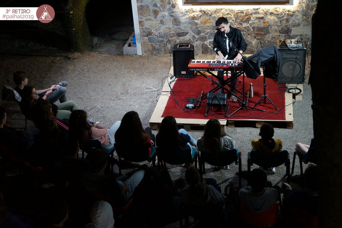 cerpalhal's tweet photo. 3º RETIRO #Palhal2019
@totacracia no Palhal 🎹
.
.
.
#cerp #palhal #3retiro #acampamentosverão #verão2019 #música #totanopalhal #felicidade #music #happiness https://t.co/NrpOQidyq9