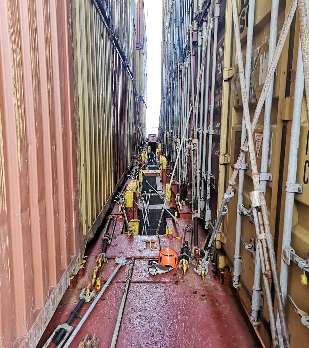 portcastello's tweet photo. Buenos días desde #Portcastello
Imagen de @estibadorscs
#Portdecastello #portofspain #dockers #containerships #shippingworldwide #puertosdelestado #Castello https://t.co/nDdTNPkJSl