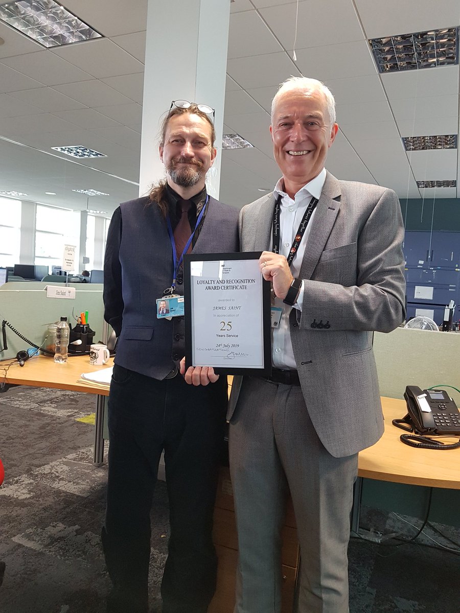 This is my colleague celebrating 25 years of DWP service. He was chuffed as punch being presented with his certificate by @wgwallace01. Well done 👏👏
#DWP #25YearService #CelebrateAchievements #CelebrateDWPAchievements
#DWPExcellence