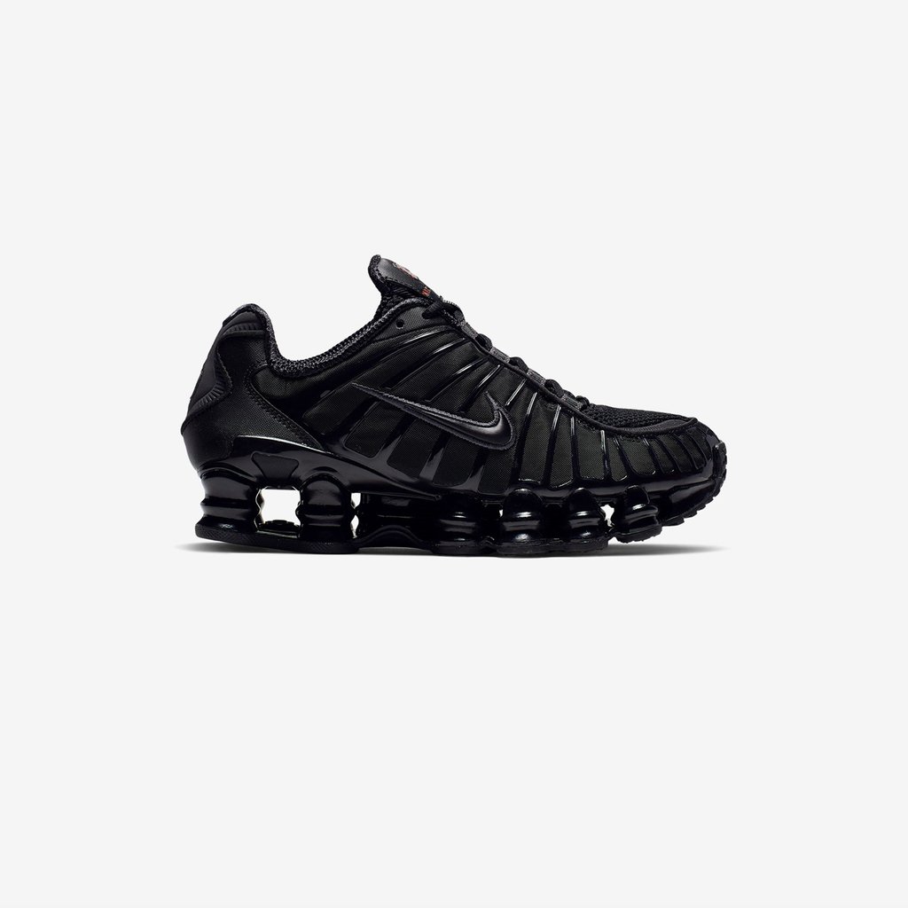 sneakersnstuff's tweet photo. The Nike Shox TL in both men's &amp; women's sizes have now launched online &amp; in-store (Paris, London, Berlin, Stockholm) --- https://t.co/065T8WcxVX https://t.co/Q7zSxRXTrZ