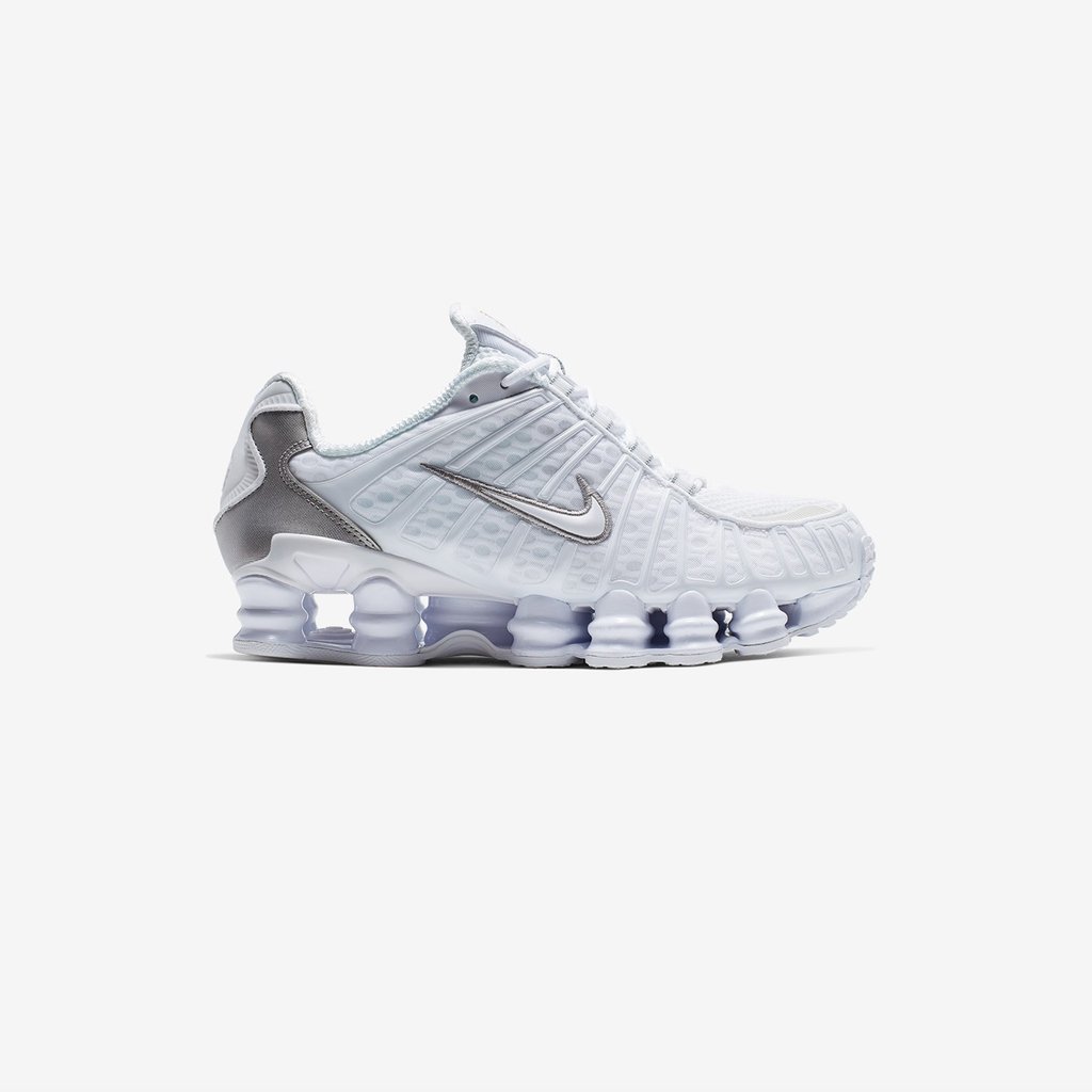 sneakersnstuff's tweet photo. The Nike Shox TL in both men's &amp; women's sizes have now launched online &amp; in-store (Paris, London, Berlin, Stockholm) --- https://t.co/065T8WcxVX https://t.co/Q7zSxRXTrZ