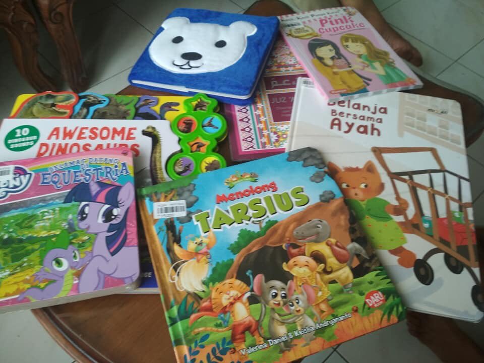 noviarni's tweet photo. Bagi buibu yang ingin belikan anaknya buku cerita dg harga miring bisa datang ke OUT OF THE BOOX WAREHOUSE SALE di Mizan Media Utama Logistik, Lenteng Agung, Jagakarsa, Jakarta Selatan. https://t.co/21PLGJP21N