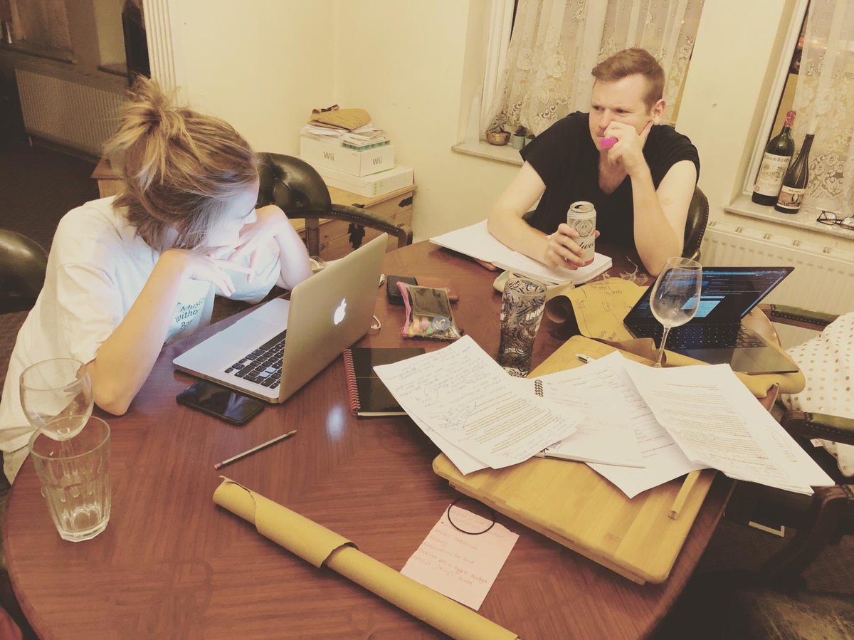 voicesatime's tweet image. The grind continues late into the night #ontothenextproject ✍️ #bud