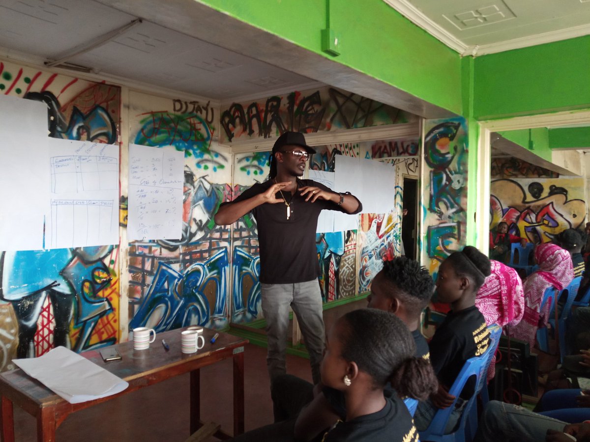 MissKochKenya's tweet photo. Mentorship Sessions With @namelesskenya Under Our Art For Koch's Sake Project ....@KCDF @WyreDaLoveChild @cwasike @KemperEmmie @MyTribeIsArt1 @PoolmanIsMe @cr8vesgarage @NjambiMary @Crabez_blessed @254_stevoh
#AFKS2 https://t.co/RAqmTam3yI