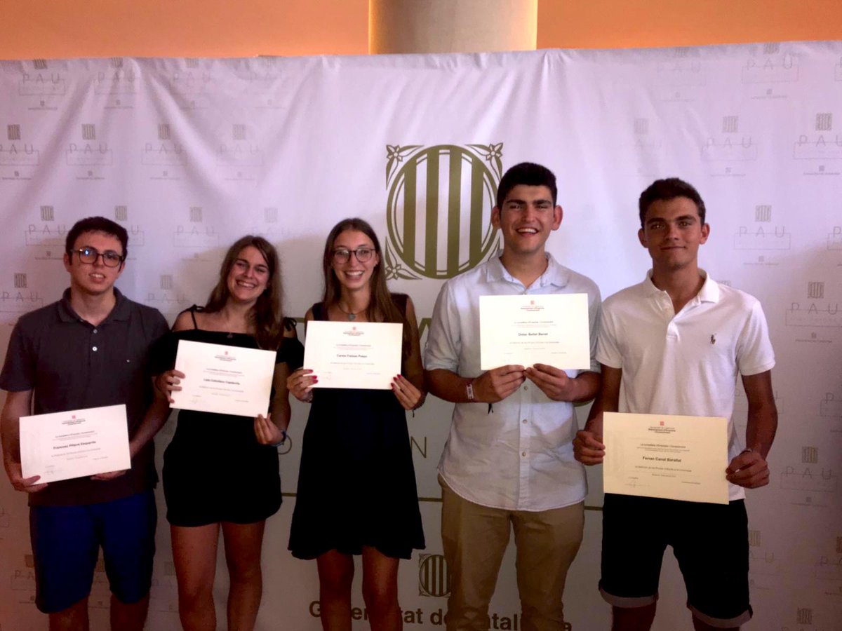 JesuitesEdu's tweet photo. I continuem amb les #Distincions de les Proves d'Accés a les #Universitat felicitant en aquesta ocasió els premiats de #JELleida. 
Enhorabona i molt satisfets d'haver-vos acompanyat en aquest camí! 👣 https://t.co/ljwX8MLJWt