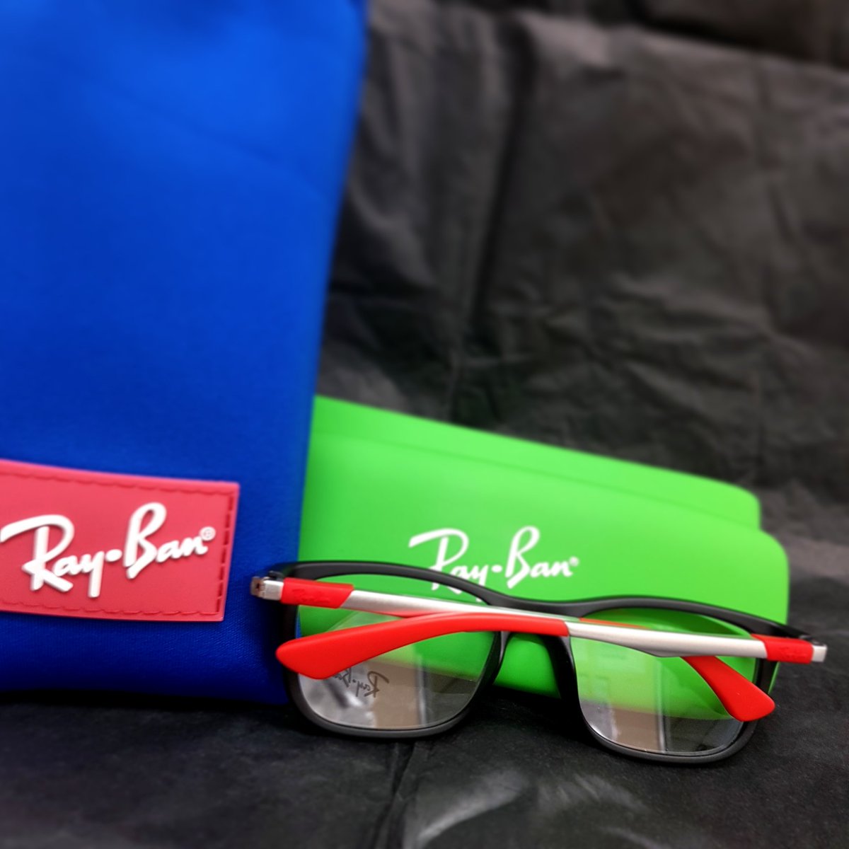 JohnnyGoggles1's tweet image. Bright red and beautiful Ray Ban now in stock. #glasses #frames #fashion #rayban #jonnygoggles
