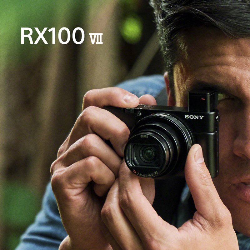 This is the new Sony RX100VII
More images and specs here: sonyalpharumors.com

#sony #sonyrx100m7 #sonyrx100VII