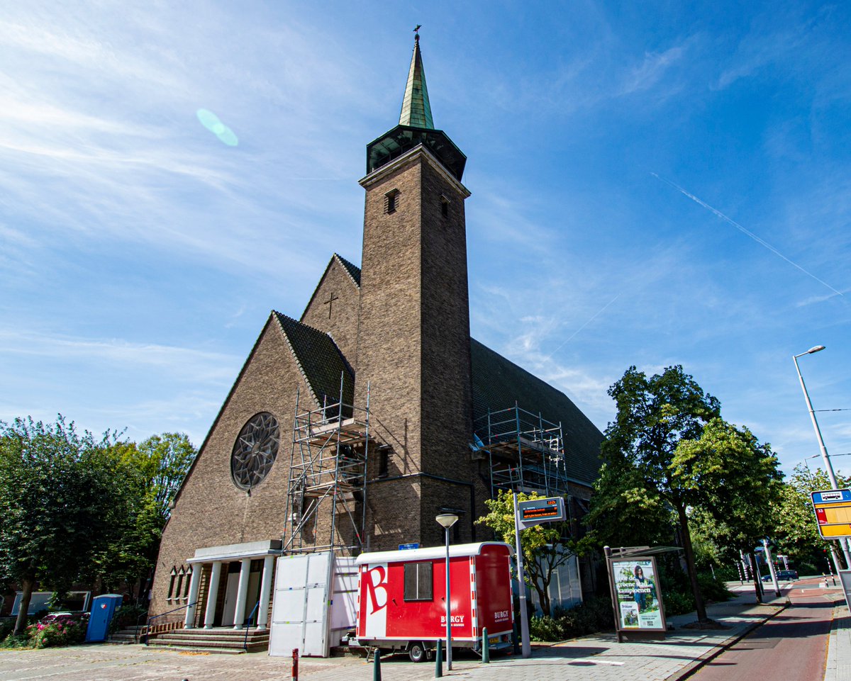 Hans en Ed op een bouw van BURGY Bouwbedrijf @BURGYBouw. Project 'Kerk Blijdorp' te Rotterdam.
Met <a href="/BouwKlik/">Bouw-Klik</a> Bouw-Klik Bouwkrachten.
#bouw #rotterdam #bouwklik #burgy #klassiekbouwen #kerk #Timmerman
bouw-klik.nl