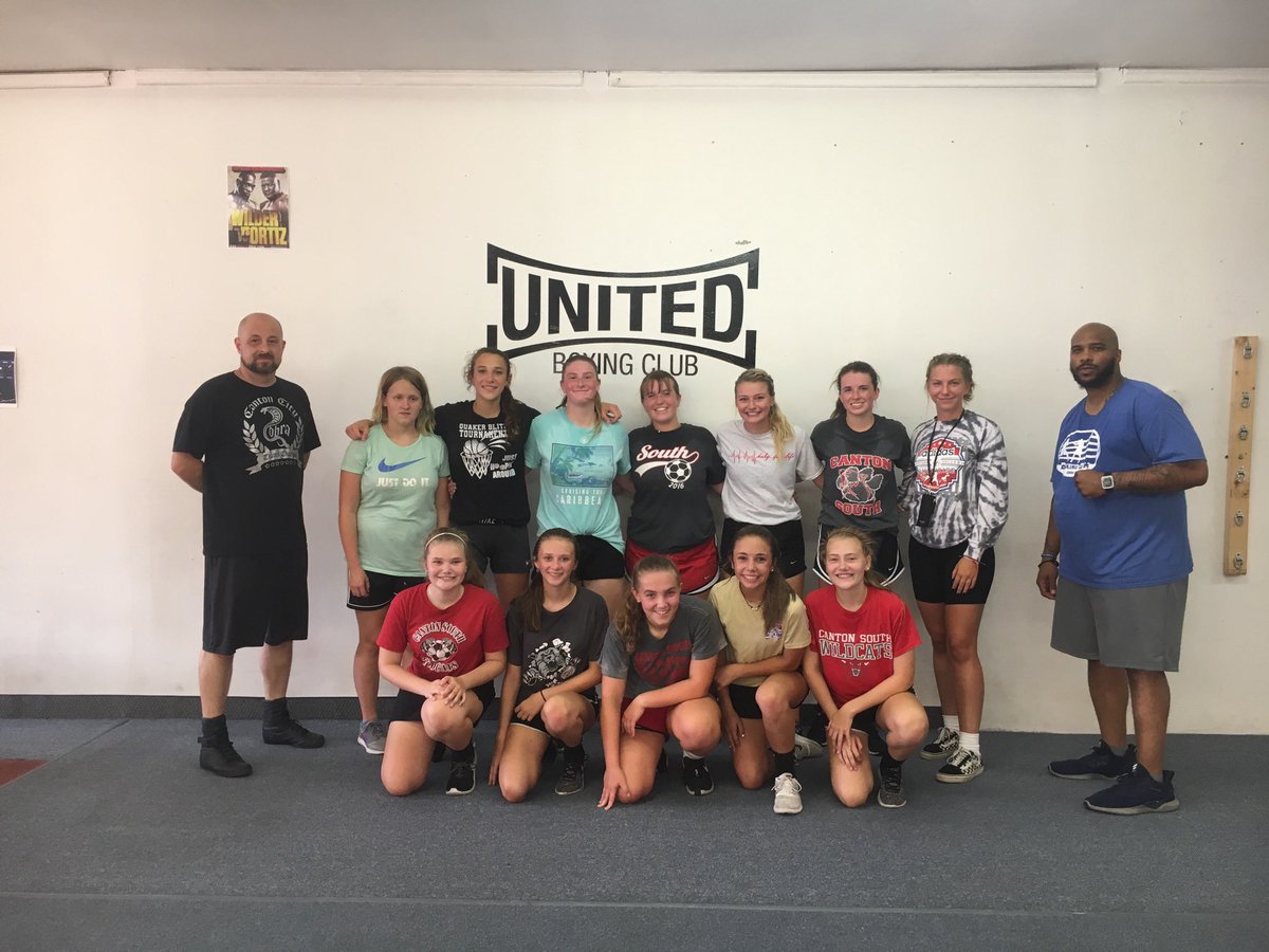 CSGirlsSoccer1's tweet image. The Lady Wildcats completed a boxing training session last night! A huge thank you to the United Boxing Club for giving us the opportunity to train with them. Go South! ❤️⚽️🥊