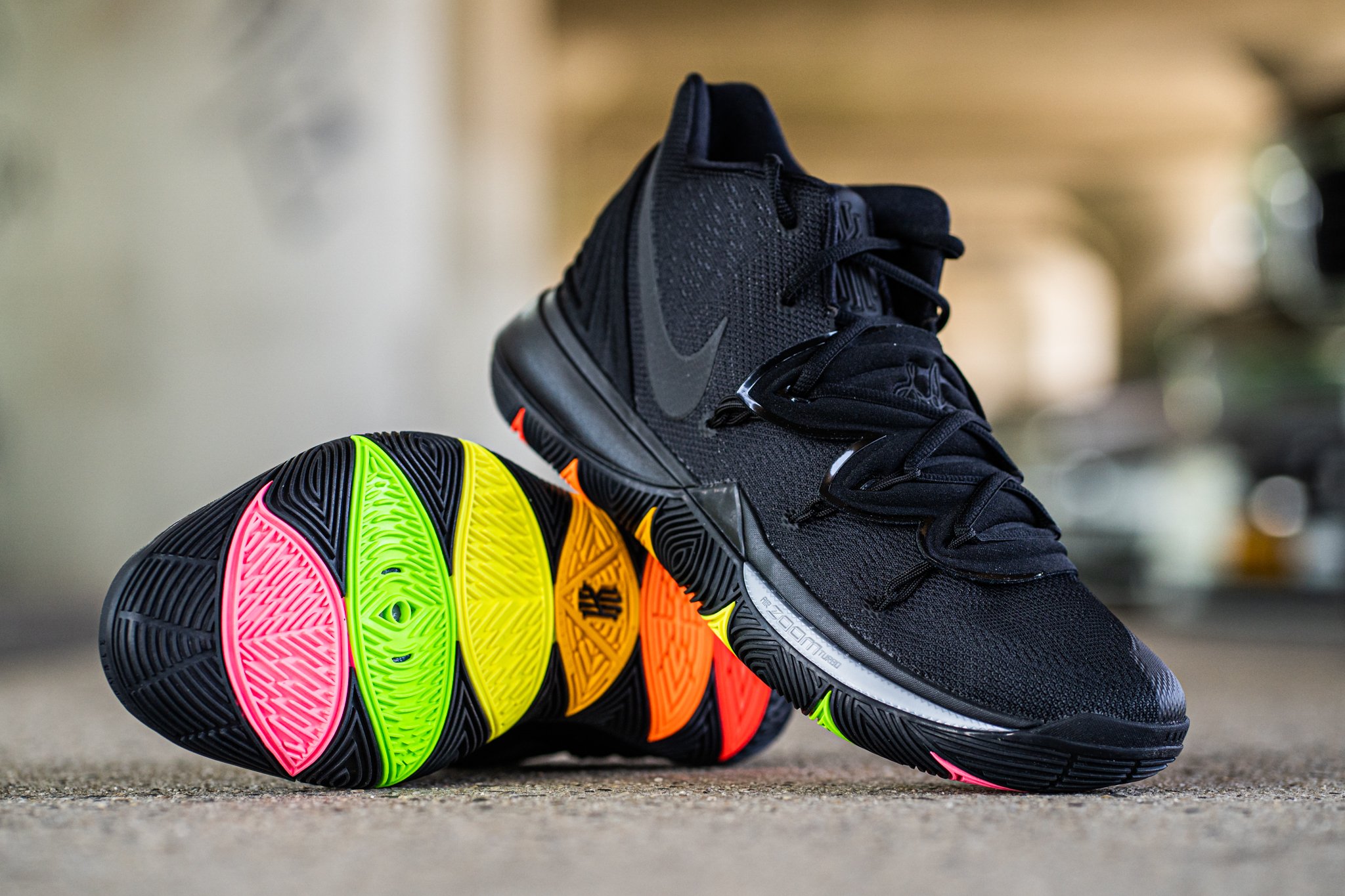 Nike kyrie shop 5 black rainbow