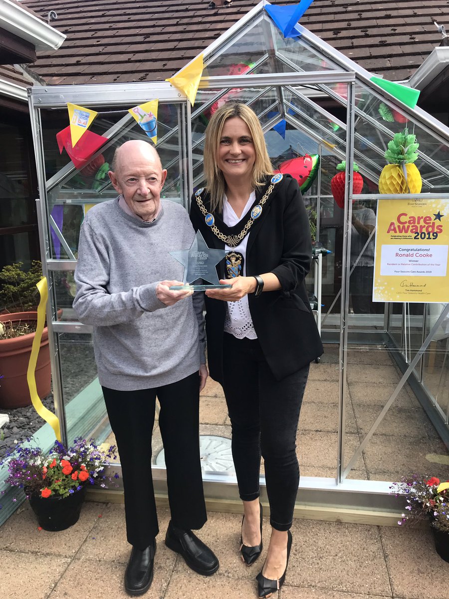 What a day at Sandringham @fshcnurses home <a href="/samjbright/">Sam J Bright</a>! S 🌞 🍖 🍗 all to celebrate hone resident Cookie winning UK Resident of the Year! Thanks to <a href="/abcb_council/">ABC Council</a> Lord Mayor for coming too.