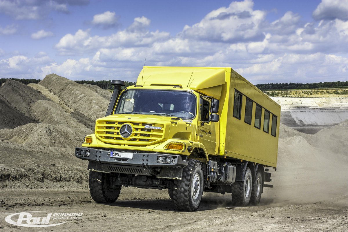 PAULTRUCKcom's tweet photo. @MercedesBenz Zetros 6x6 Crew Transporter with extended wheelbase by @paul_nfz Paul Nutzfahrzeuge in an open cast mine in East Germany.
#visionaryfromtradition #craftedpower #iampaul #paulnutzfahrzeuge #paul #mercedesbenz #zetros #specialtruck #offroad #truck #madeingermany https://t.co/wVzLRIQZS5