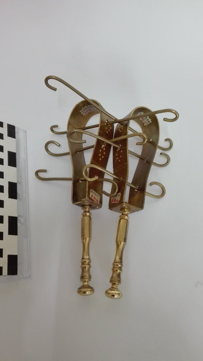 PepeMolt's tweet photo. #Sistro #Sehem. #Sistrum.

#Idiófono sacudido o agitado.#Pompeya, siglo VI a.n.e

#Shaken #idiophone. #Pompeii, VI Cnt. B.C.

Constructor/Maker: #PepeMoltó

#Instrumentodemúsica
#Musicalinstrument
#Patrimonio
#Heritage
#Patrimoine https://t.co/99YkoDjPDL