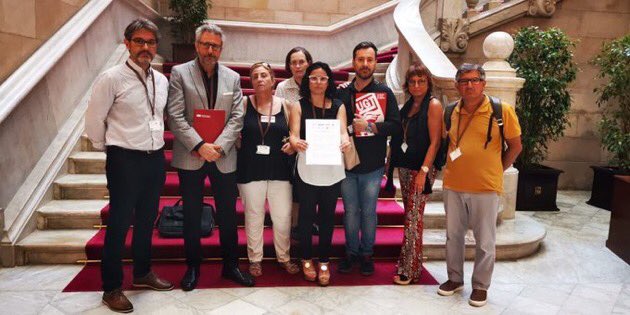 LaConfederacio's tweet photo. Les entitats signants del Manifest ja som al #Parlament per entregar-lo als diversos grups polítics i al Conseller @ChakirelHomrani.
@CSC_Consorci @Upimir @uchcat @LaConfederacio @CCOOGeriatria @fespcat #csscc https://t.co/FjEyGuJmcW
