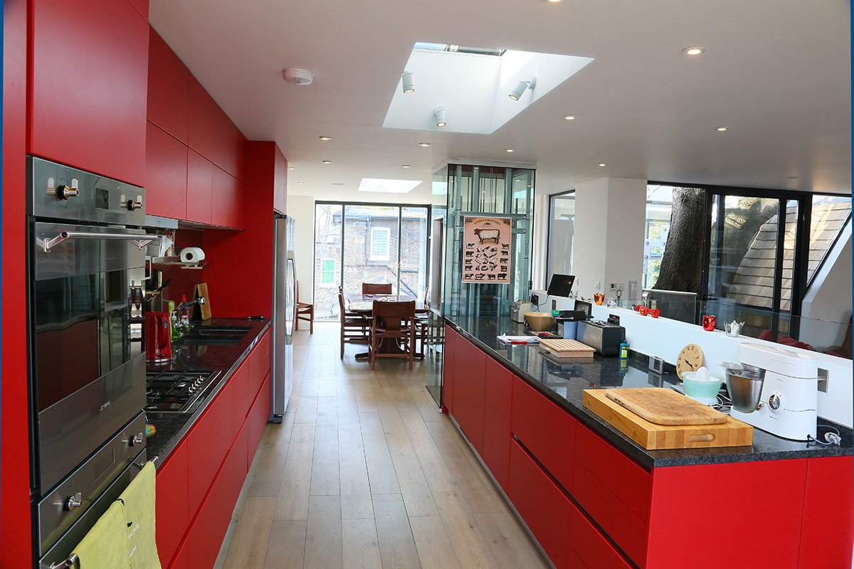 ScavoliniLondon's tweet image. PAST PROJECT Stunning bright red matt LiberaMente kitchen with floor to ceiling units in this Camden galley kitchen with glossy black quartz worktops. #scavolinikitchen #redkitchen #londonhome #boldcolours #kitcheninspiration #gallerykitchen #pastproject
