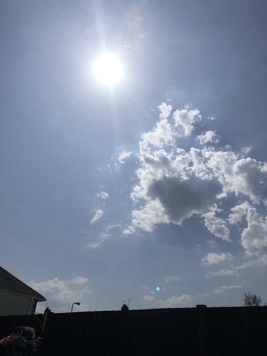 mikeygreen68's tweet photo. Back home and back to some glorious sunshine ☀️ #TopUpTheTan 😊👍☀️😎 #Cardiff https://t.co/1civQ3g0VE