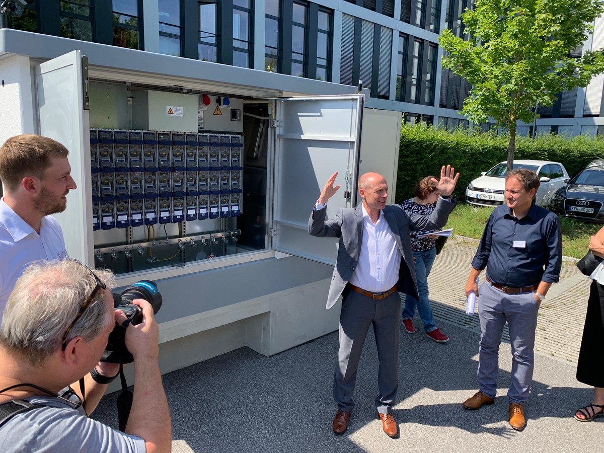 Unser Netz kann #Elektromobilität - dafür bauen wir es aus &amp; setzen auf intelligente Steuerung #BayernwerkPK19 #Bayernwerk #VernetztFährtGut #Innovationspressekonferenz