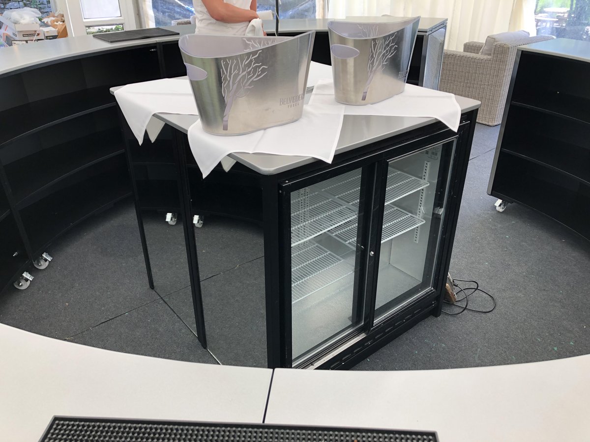 bars2you's tweet image. Check out our new 4m Mirrored Island Bar ready to hire out. Fore inf please contact hire@bars2you.co.uk #mobilebars #bars2you #islandbar #mirroredbar #barhire