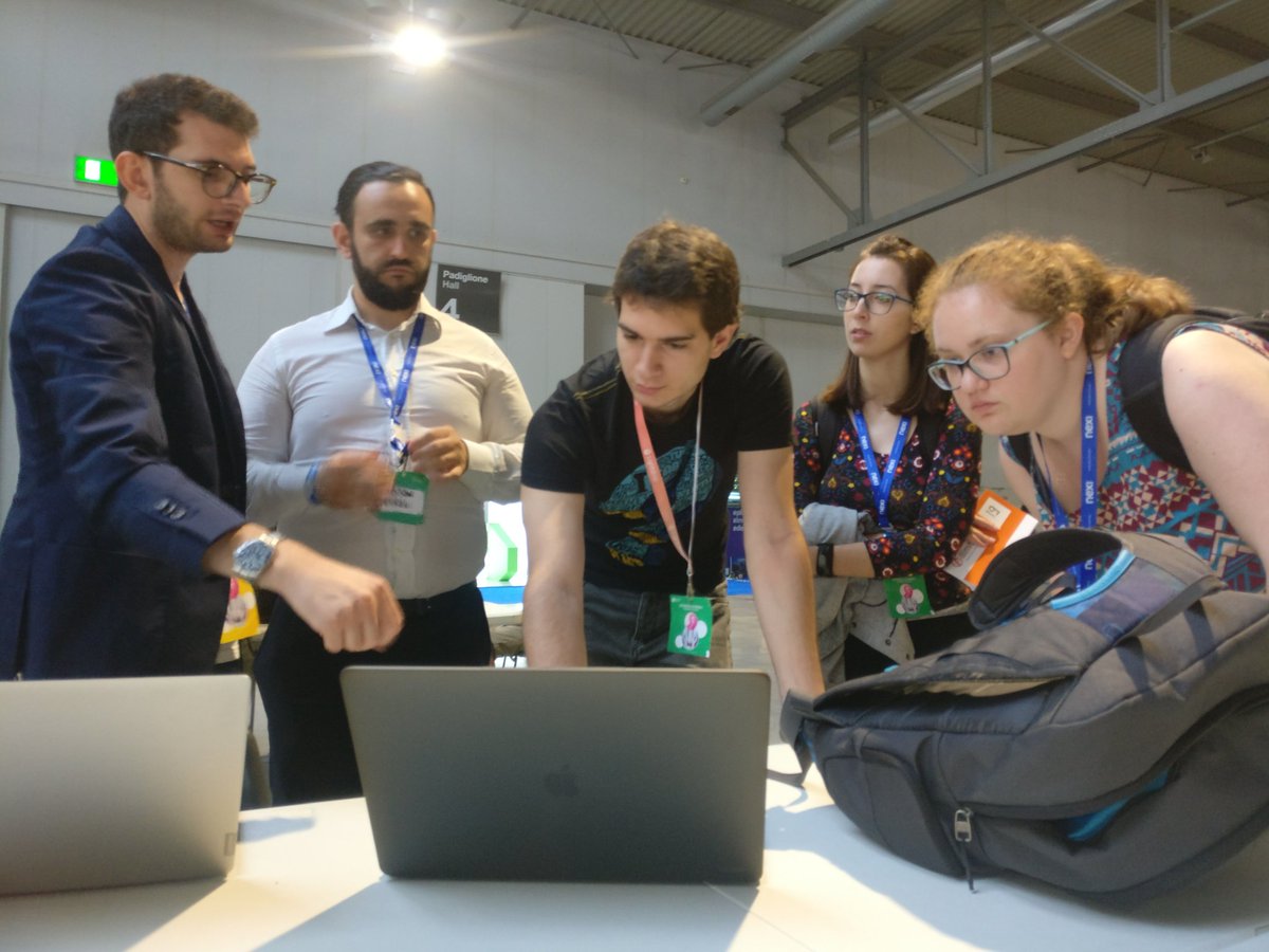 innexta_it's tweet image. Dopo il #team forming, i #mentor #innexta e @YouCameraMi sono all'opera. Avete domande sul nostro #hackaton e i servizi #fintech? Chiedete a Fabio Fregonese @guidofrascadore @claudiomondelli @justcav91