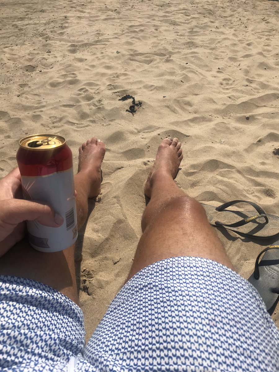 Kevs_Miff's tweet photo. Perks of a sick day or being on the Rock n Roll #Cheers #BronzeAdonis https://t.co/wqMW6Ejadw