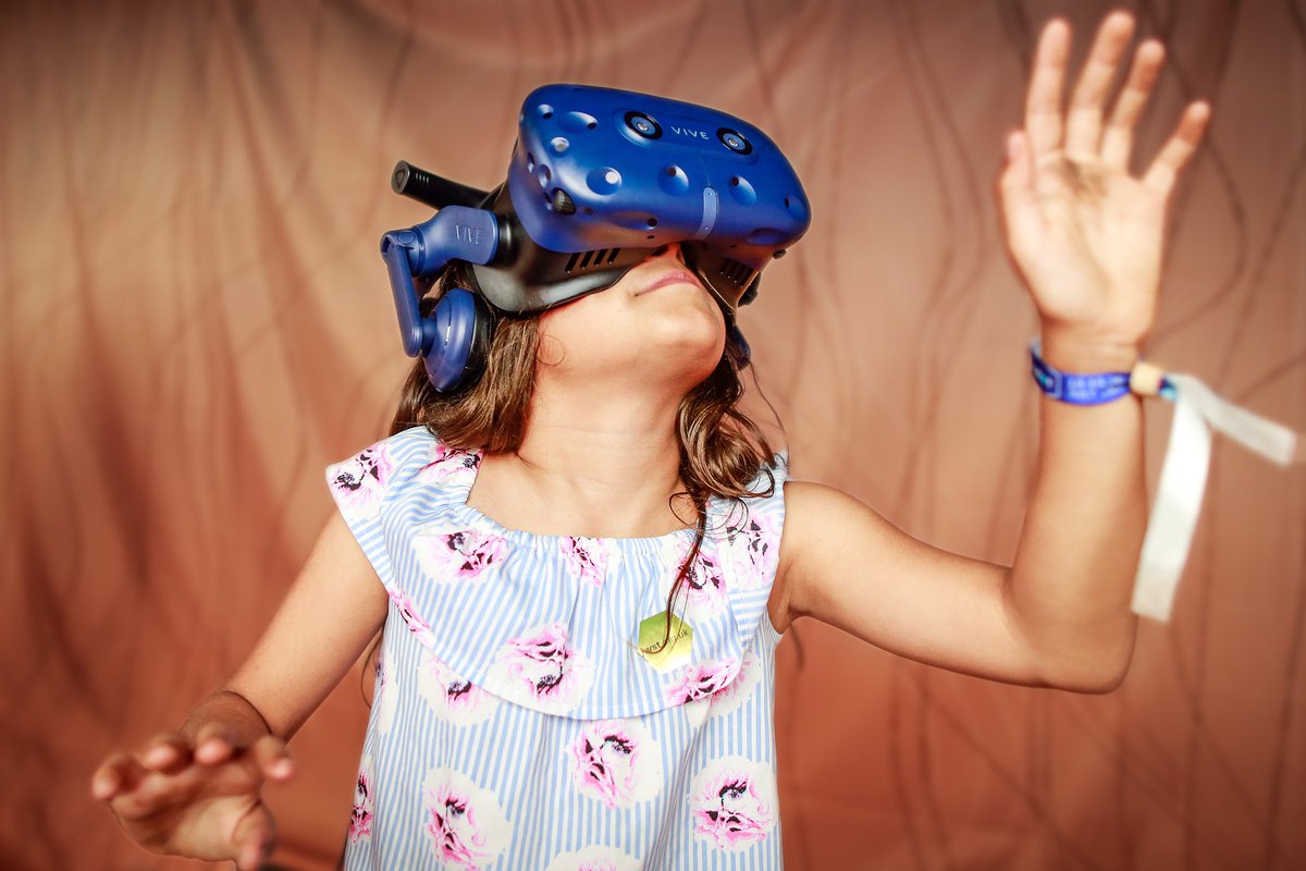 ANDfestival's tweet photo. From inside the Mission Control exhibition tent we had over one hundred pulsar hunters inside the I̶n̛t͘e͟rf̕e̢ren̵ce experience, created by @joz_freeman at @bluedotfestival 2019. #bluedot #bluedotfestival #COSMOS19 https://t.co/pX1ZNBJ17W