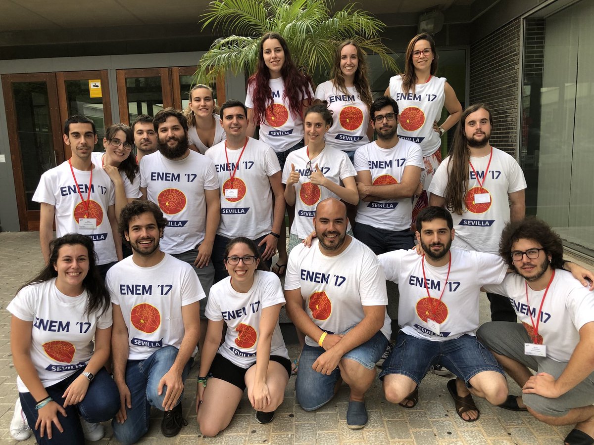 Vistas muchas camisetas de <a href="/ENEMSevilla/">XVIII ENEM Sevilla</a> en el <a href="/ENEMgranada/">ENEM Granada 2019</a> mañana antes de comer, (13:50) igual que en Valencia os invitamos a tod@s para una foto con nuestra querida camiseta del ENEM de Sevilla. En la puerta de la facultad de Ciencias. A ver cuantos quedamos o cuantos sumamos