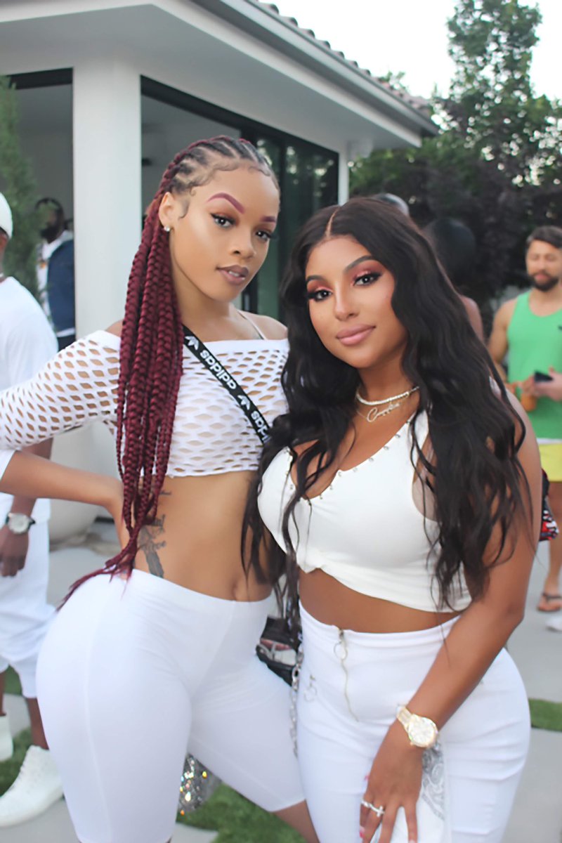 bowtiebanditYBR's tweet image. The #LOOPFEST was so Dope! @loopsays @CandiceOfficial @HiAbbyDeLaRosa 
#BlackGirlMagic #FeelsLikeSummer #LatinaGirlMafic #LoopSays 
youngboldandregal.com