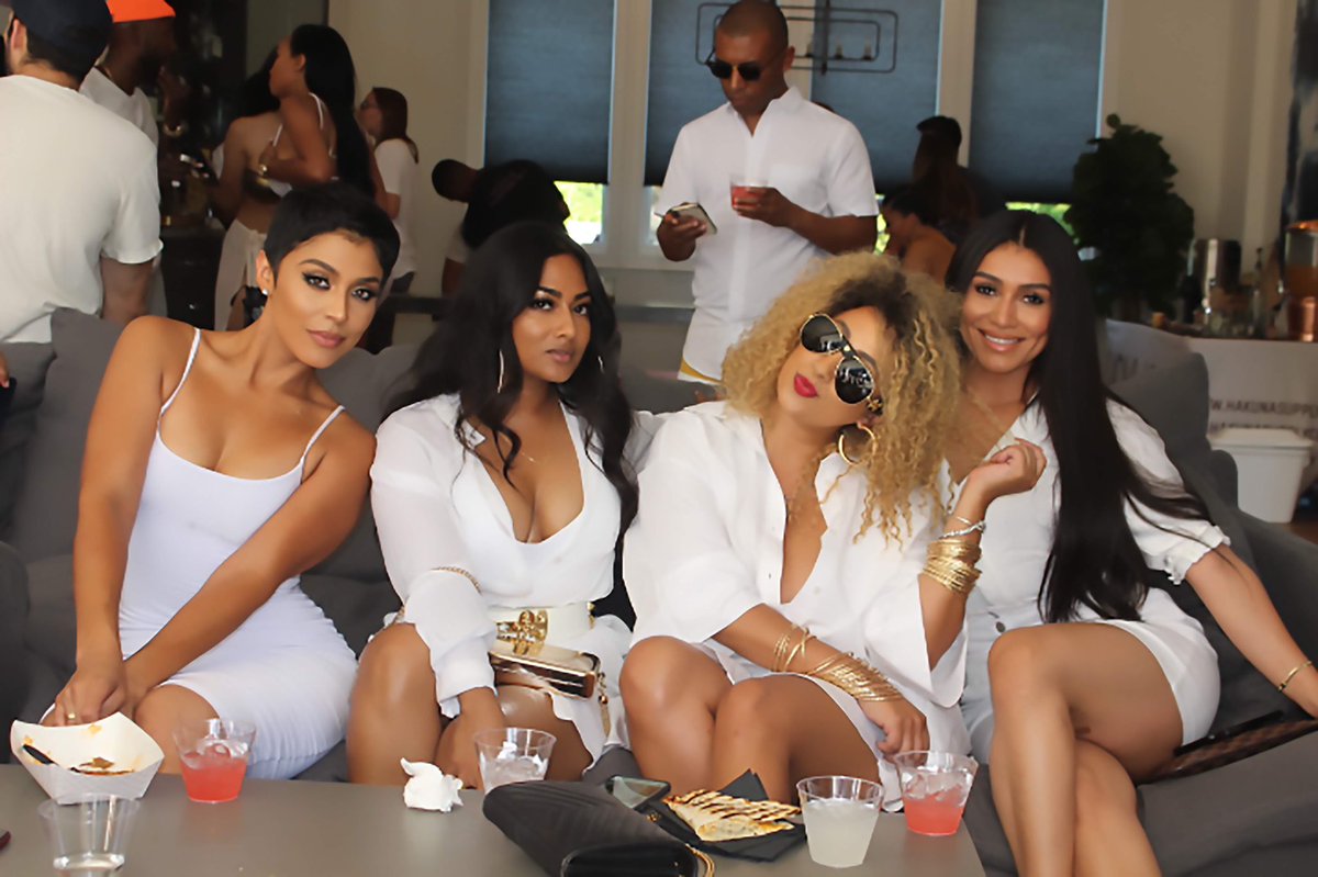 bowtiebanditYBR's tweet image. The #LOOPFEST was so Dope! @loopsays @CandiceOfficial @HiAbbyDeLaRosa 
#BlackGirlMagic #FeelsLikeSummer #LatinaGirlMafic #LoopSays 
youngboldandregal.com