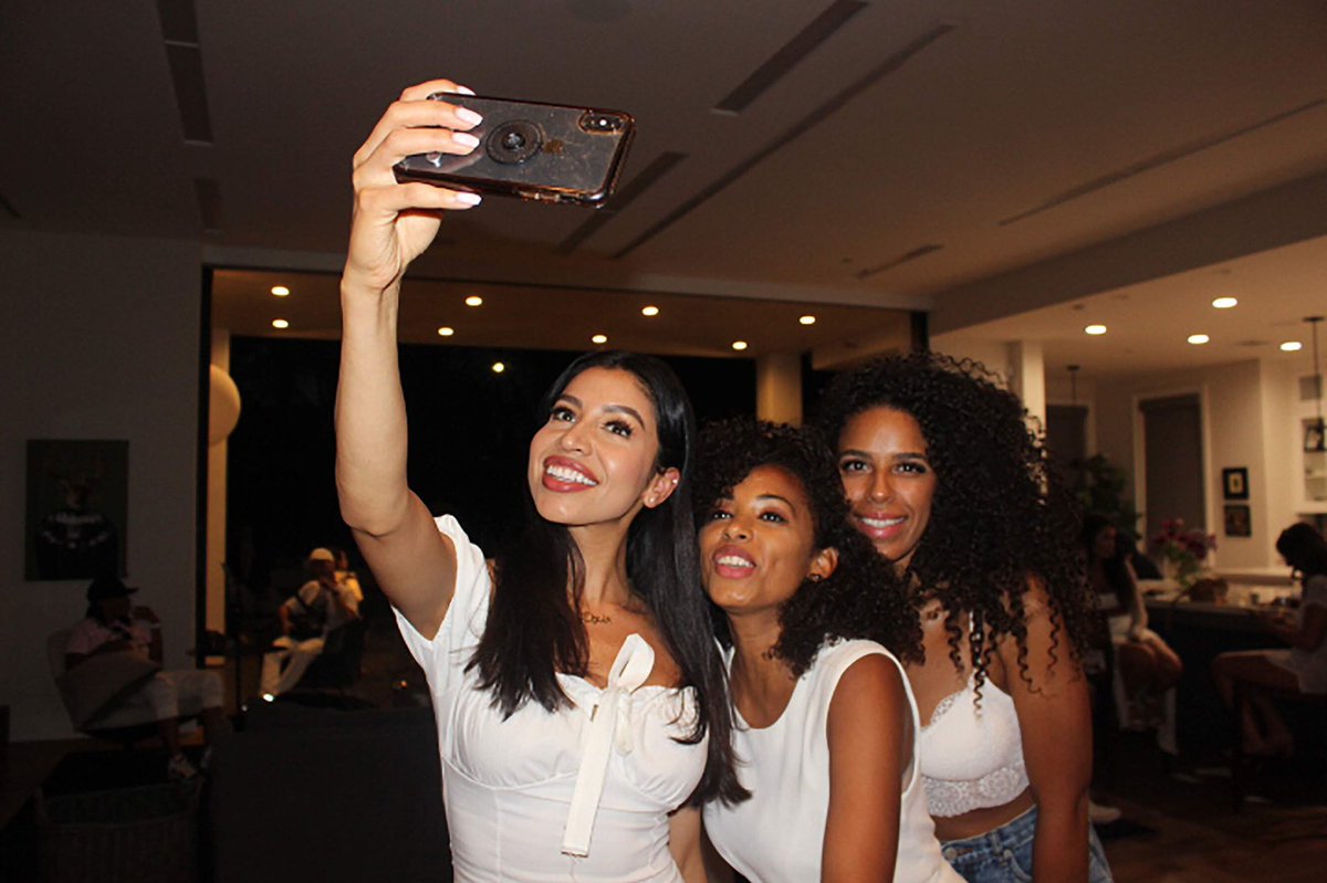 bowtiebanditYBR's tweet image. The #LOOPFEST was so Dope! @loopsays @CandiceOfficial @HiAbbyDeLaRosa 
#BlackGirlMagic #FeelsLikeSummer #LatinaGirlMafic #LoopSays 
youngboldandregal.com