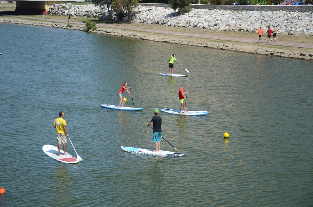Últimas plazas para participar en el curso básico de Paddle Surf organizado por el área de Juventud.
Tendrá lugar los días 4, 11, 18 y 25 de agosto. Tiene un precio de 20 euros para empadronados y las inscripciones se pueden realizar en juventud@fuengirola.org.