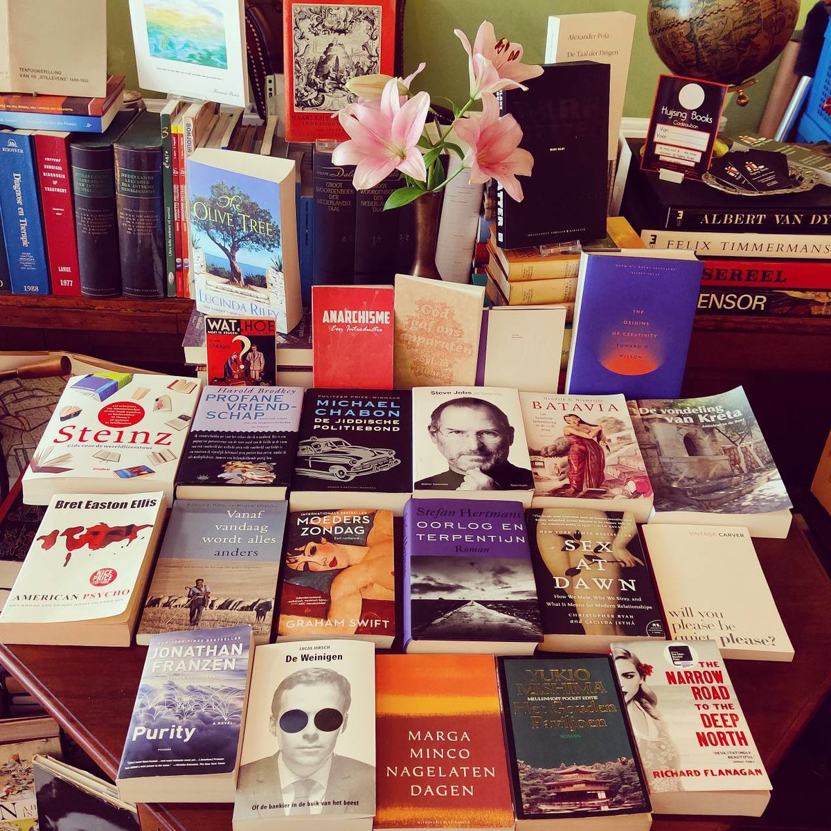 HuijsingBooks's tweet image. On the table #stefanhertmans #edwardowilson #bretteastonellis #michaelchabon #stevejobs #blakecrouch #sylviahubers #lucindariley #grahamswift #margaminco #mishima #johnathanfranzen #steinz 
#vintagebooks #sunnydays🌞 #bookstagram #lovetoread #summerday #hot #holidays #books #epic