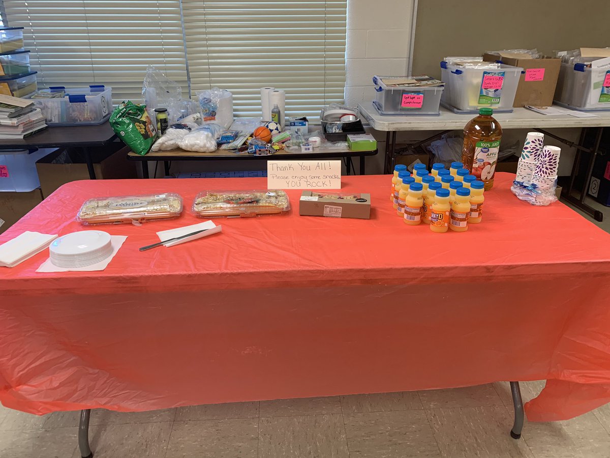 cshep8494's tweet image. Happy Last Day of Camp! A little snack to say thank you for all your hard work! @CumberlandCoSch @NC_RtA @tteach22 @mellottahill1 @jenlloyd16 @katiegreene25 #2019ccsrtacamp #litnccs