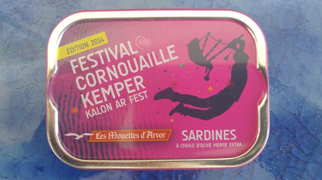 Bodesar's tweet photo. [Les Mouettes d’Arvor] Sardines à l’huile d’olive vierge extra – Festival Cornouaille Kemper 2014 – 5 ans d’age https://t.co/E9qrA8EguH https://t.co/EbLzhjWAPm