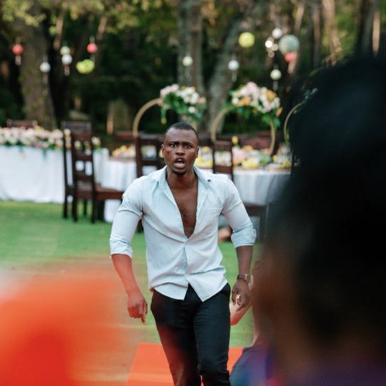 GiyaniSABC2's tweet image. Yesterday we saw the fall of Vukosi Moyo on his wedding day 🙆🏽‍♀️

Did he die??

Who shot him??

Word on the TL is either Musa or Gladys 👀 who’s your top suspect?

#GiyaniLandofBlood #GiyaniSABC2