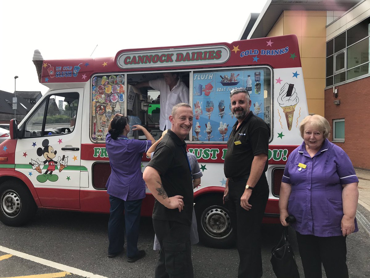 HollieShields16's tweet photo. I think my face says it all... 😃 Thank you very much @UHDBTrust @hospitalcharity from Anna Ward, our ice creams went down a treat! 🍦 #icecream #heatwave #SJCH #UHDB https://t.co/Tuv5UupsPJ