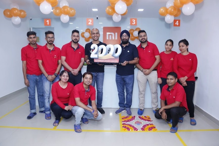 manukumarjain's tweet photo. Happy to launch our 2,000 service centers! 🎉

👨‍🔧 Spread across over 680 cities.
👨‍🔧 covers 90% of the districts across country. 🇮🇳

Big shout-out to our fearless leader Arvind Gulati &amp; entire after sales service team for this incredible performance.

#Xiaomi ❤️ #Service (1/2) https://t.co/xuSBJCPabt