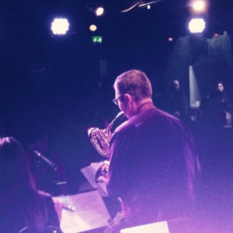 KGhornstars's tweet image. It’s time to meet the band, King Groovy and the Hornstars
Paul plays: baritone sax, or soprano when giving his back a rest
Paul likes: the feeling of killing it in a dead tight horn section
Paul doesn't like: working on Christmas music in September
#meettheband #baritonesax