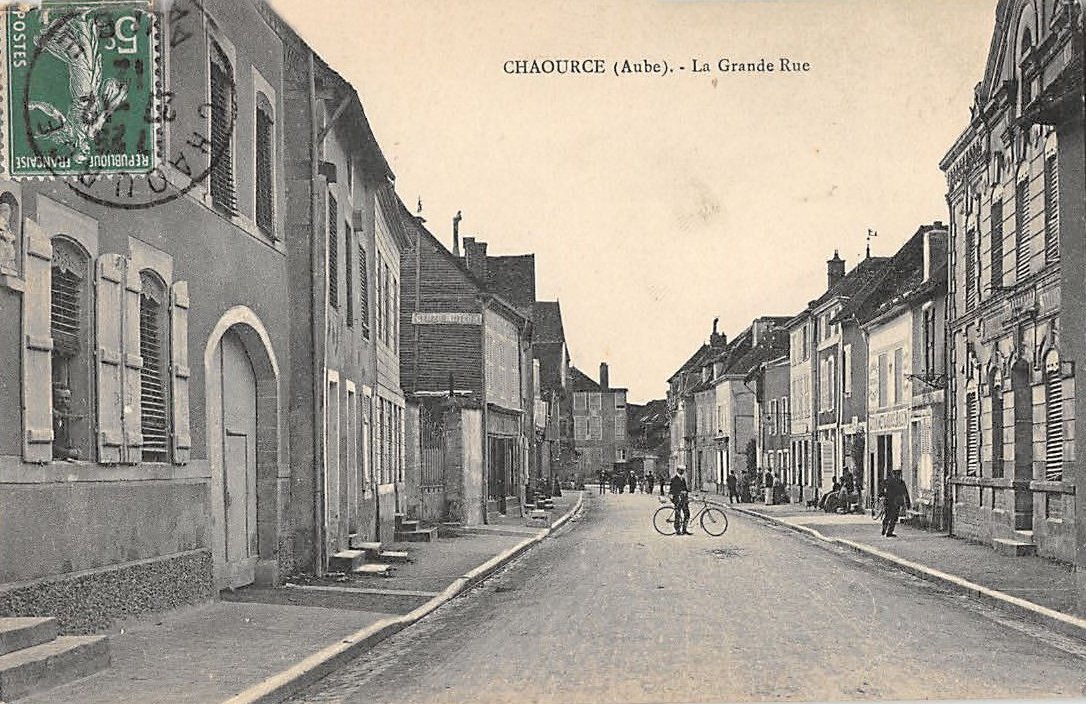 Chaource_Aube's tweet photo. 👉👉👉 La saga de l'été continue sur Chaource en cartes postales anciennes ...
🔸⚪️🔶 Durant l'été retrouvez quelques clichés de Chaource d'autrefois ...
#CartesPostalesanciennesChaource #Chaourceautrefois #Chaourcejadis #VuegeneraledeCaource #GrandeRue #CentredeChaource https://t.co/pkwuqYkn0d