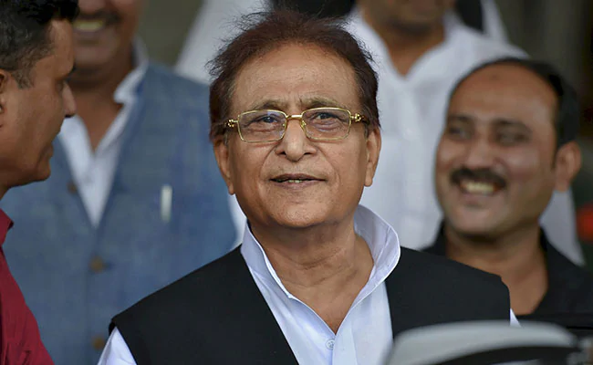 ndtv's tweet photo. Azam Khan fined Rs. 3.27 crore for building university gate on state land.

Read details here: https://t.co/6NBXw6hN6C https://t.co/aFFt1epON4