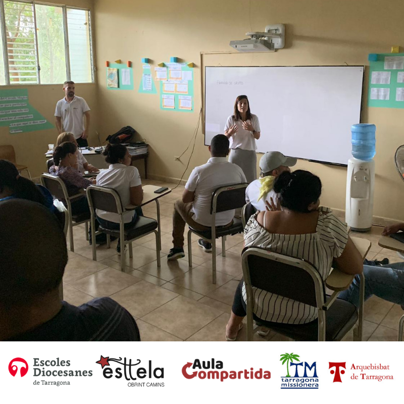 fsfructuos's tweet photo. HONDURES 2019 | Un professor mai s'oblida del seu nen interior! Les jornades a #Sonaguera es passen volant! #Esttela #AulaCompartida @McsTgn @missionstgn https://t.co/eVLsj1H82m