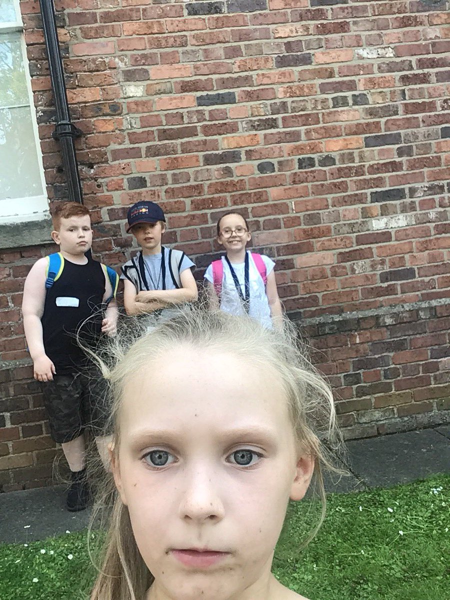 TWeek2019's tweet photo. #thinkweek #whitegroup day4 today we have been out in the....SECRET GARDEN ๐ it was a really fun morning with Antonia . We made infinity #thebestdayever https://t.co/fujHxpSEdx