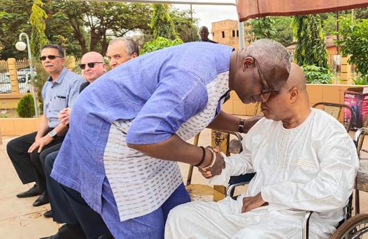 Souvenir aux victimes du Crash d’Air Algérie.
 Le Maire #Armand_Roland_Pierre_BEOUINDE a participé ce 24 juillet, à la cérémonie d'hommage aux victimes du crash du vol AH 5017. Une occasion pour honorer la mémoire des 116 personnes qui ont perdu la vie dans ce drame.