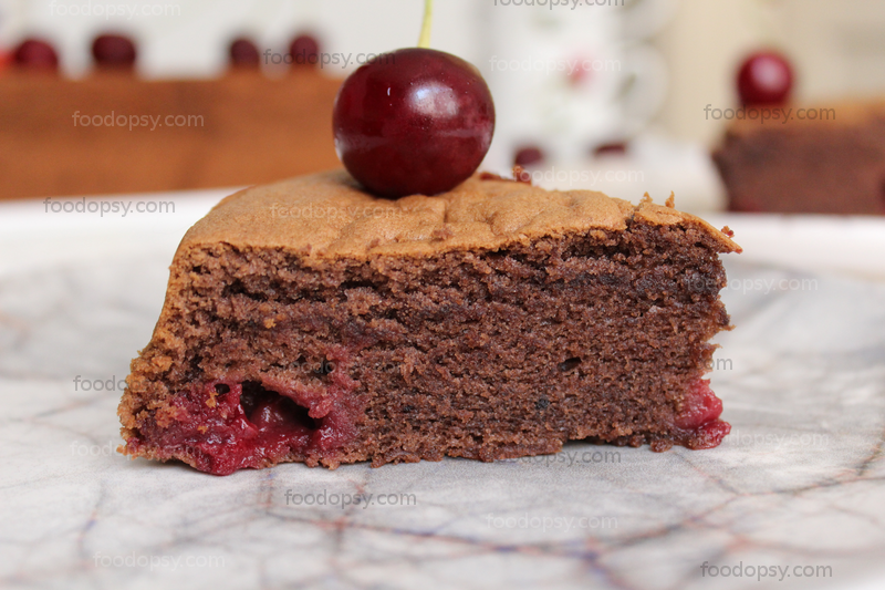 Foodopsy's tweet photo. Easy and so fluffy chocolate cherry cake 🍒🍫🍰
https://t.co/98IDJI5EI0
#chocoaltecake #chocolatecherrycake #blackforestcake #CoffeeLover #snack #desserts #chocolate #recipes #picoftheday #TeaTime https://t.co/8qXHEY7Rxm