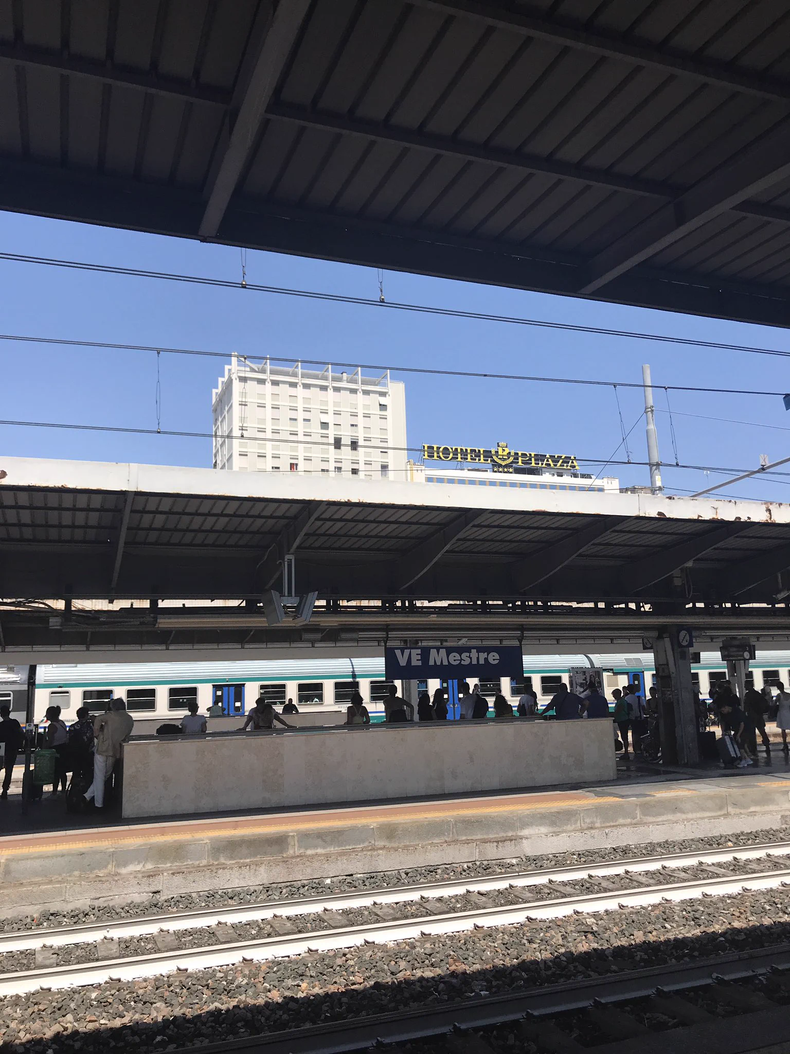 イタリアなのにまるで岡山！？日本っぽい駅に着きました