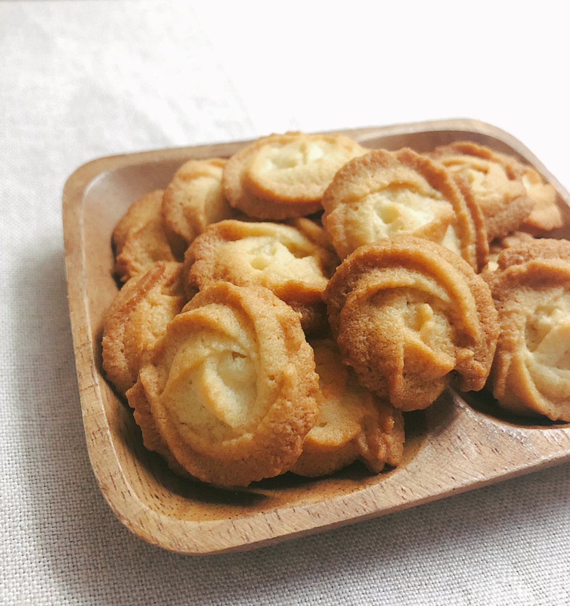 ビスケット على تويتر 絞り出しクッキー 卵白としっかり空気を含ませて混ぜてみたのでサクシュワっと無くなっちゃいます 最高 お菓子作り好きな人と繋がりたい お菓子 絞り出しクッキー クッキー サクサク お菓子作り サクシュワ 卵白