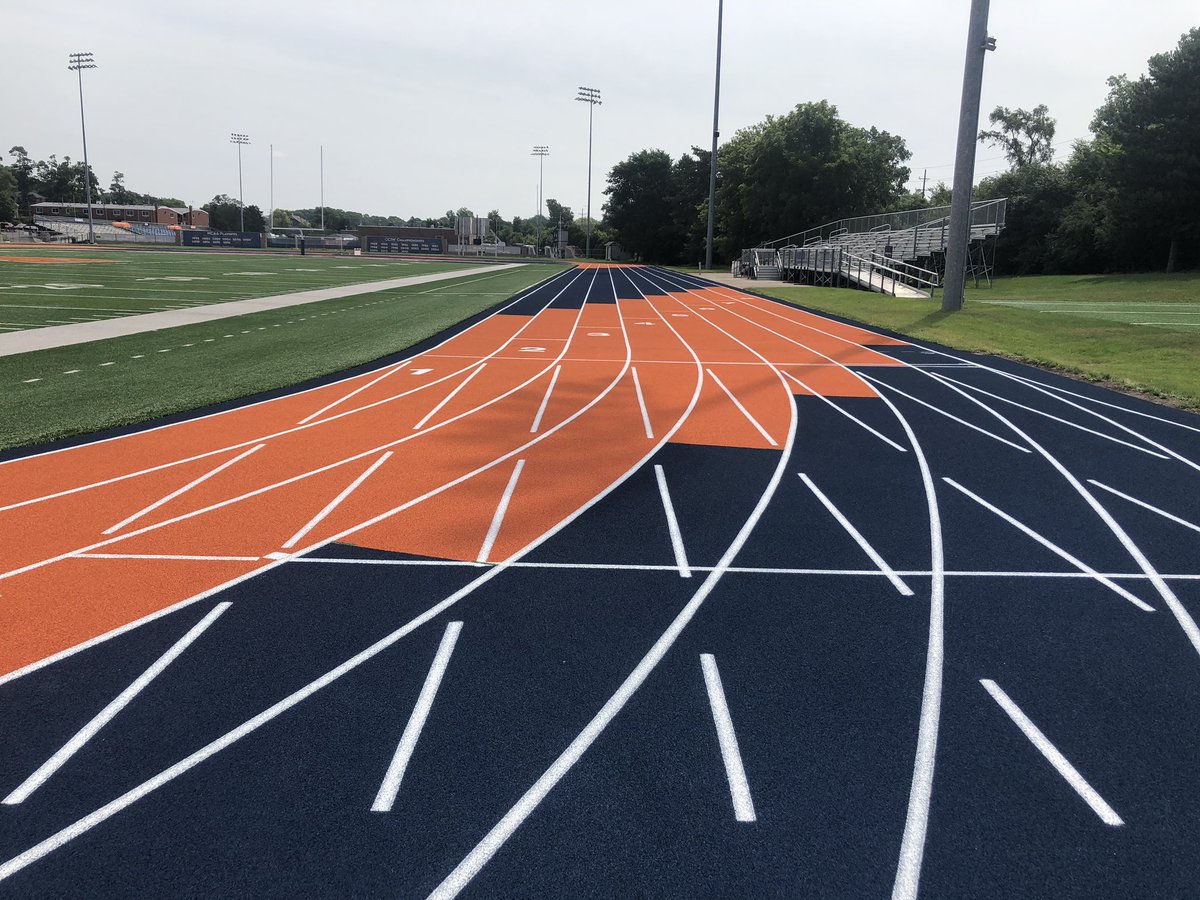 tracksurfaces1's tweet photo. @Wheaton_Thunder @tracksurfaces1 @RekortanSpurtan Bring the Thunder!   New track at Wheaton College looks amazing! https://t.co/EzXjLQmXPk