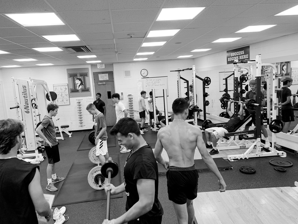 HTownHuskyFB's tweet photo. This was the best 6am workout we had in 3 weeks. We have guys securing spots on the field and we have guys losing them. Which one are you?  2 weeks of training left! #HuskyCountry @htown_huskies https://t.co/YbCegNsDj1