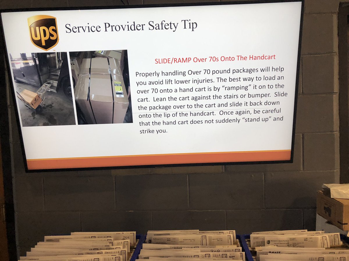 NaplesSafety's tweet photo. We’ve had a rash of over weight pkgs come thru our  building lately. Do you know the proper way to handle over 70s? Our drivers do. #fldistsafety #safetysquad239 @UPStempe https://t.co/fuEXgH1gBC