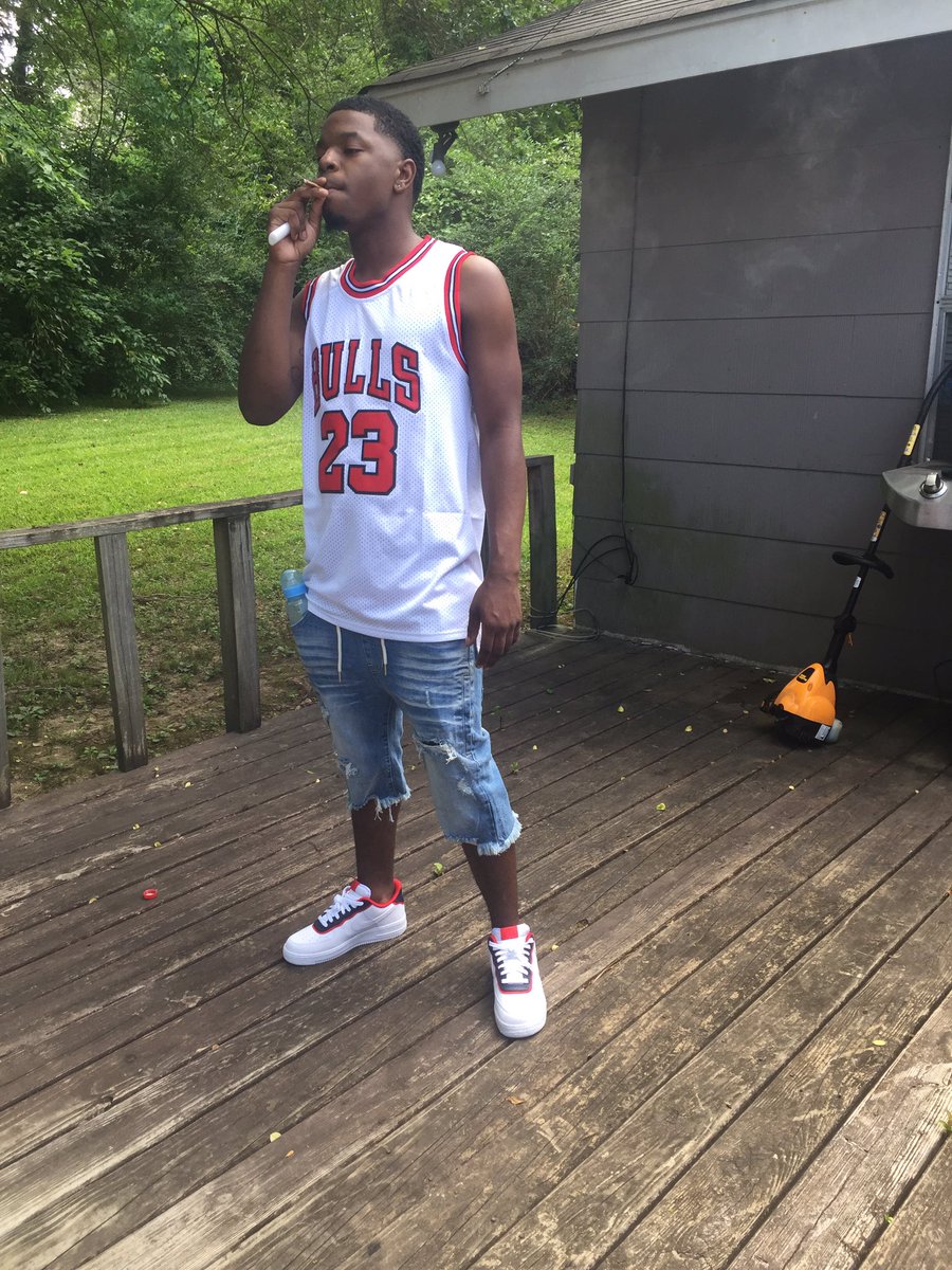 jayyshaun1's tweet photo. I’m Tryna Leave The Streets and put that shit on “PAUSE” My city love me sometimes I feel like GoD🙏🏽🙏🏽☀️ https://t.co/KTzM1UC5U3